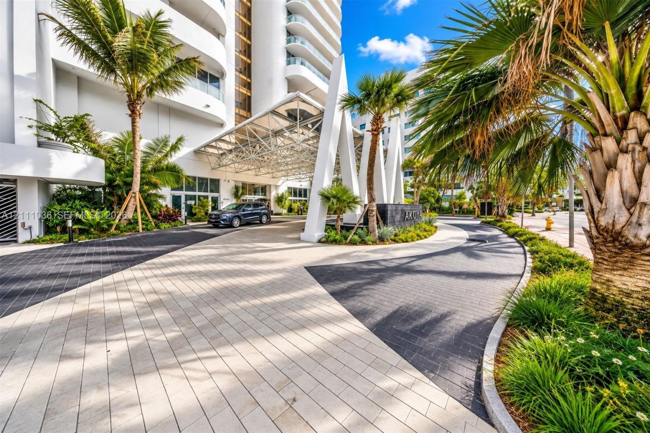 6365 Collins Ave, Unit 3811, Miami Beach, FL 33141 Photo