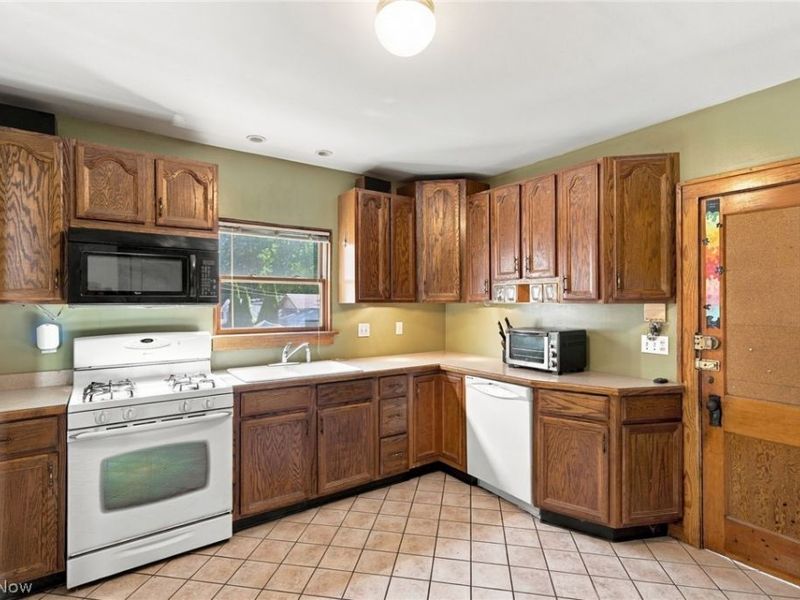 2417 Tampa Avenue, Cleveland, OH 44109 Photo 12