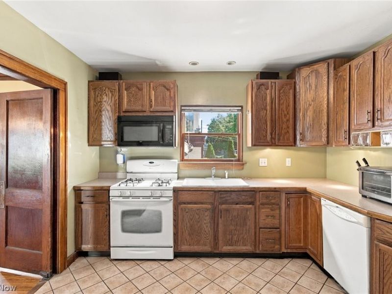 2417 Tampa Avenue, Cleveland, OH 44109 Photo 14