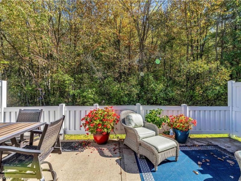 7583 Willow Woods Drive, North Olmsted, OH 44070 Photo 15