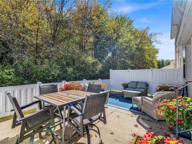 7583 Willow Woods Drive, North Olmsted, OH 44070 Photo 17