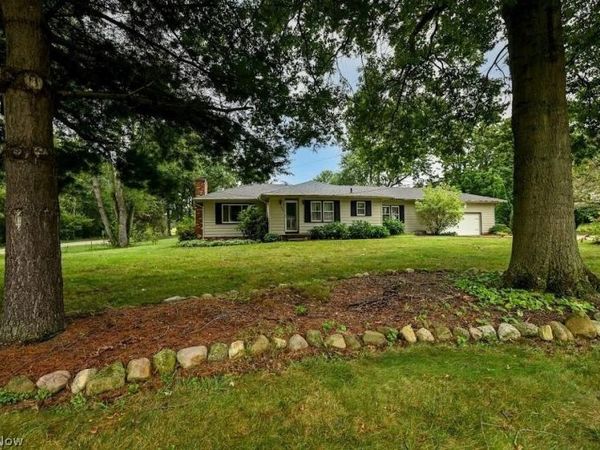 490 Bonshire Road , Akron, OH 44319