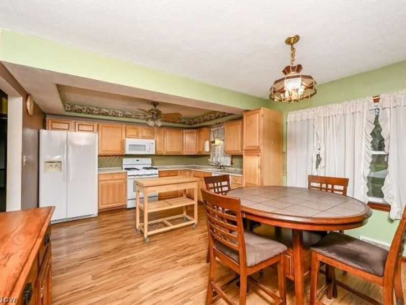 490 Bonshire Road, Akron, OH 44319 Photo 3