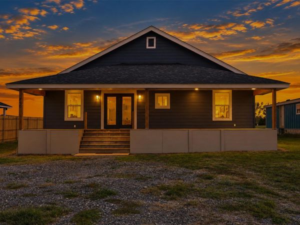 820 Los Milagros DR , Dale, TX 78616