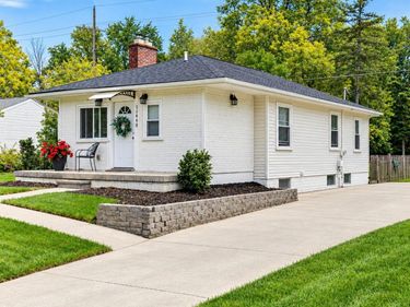 21470 Gill Road , Farmington Hills, Mi 48335
