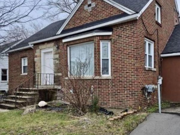 2044 E Bristol Road , Burton, Mi 48529