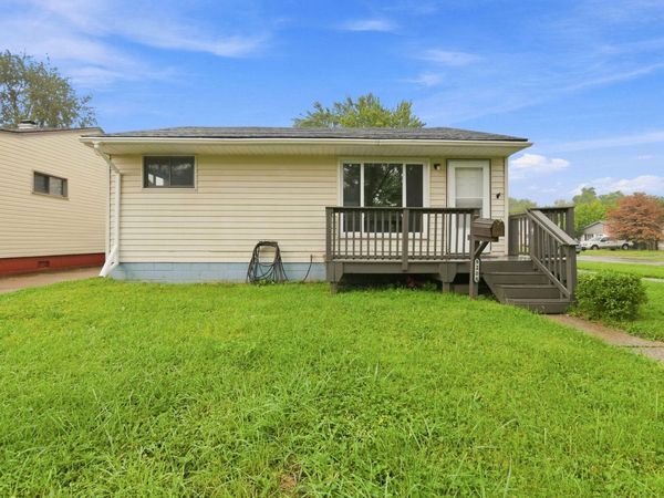 8208 Oak Street, Taylor, MI 48180