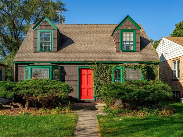 30 N Wisconsin Avenue , Villa Park, IL 60181