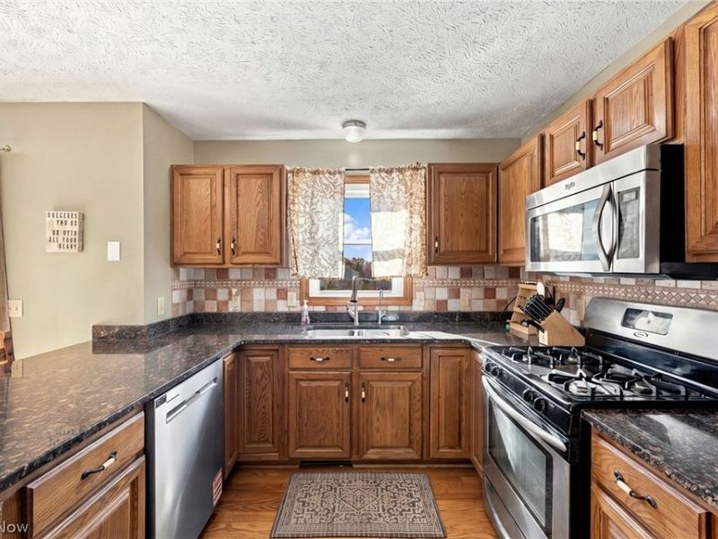 665 Oakcrest Drive , Wadsworth, OH 44281 Photo 21