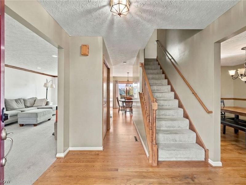 665 Oakcrest Drive , Wadsworth, OH 44281 Photo 8