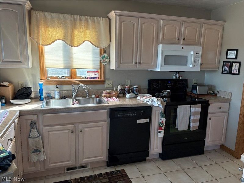 3900 Mercedes Place , Unit 21, Canfield, OH 44406 Photo 9