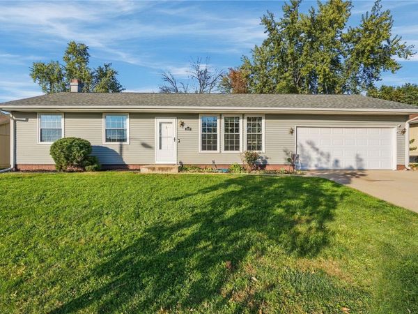 1516 Cottonwood Lane NE, Cedar Rapids, IA 52402