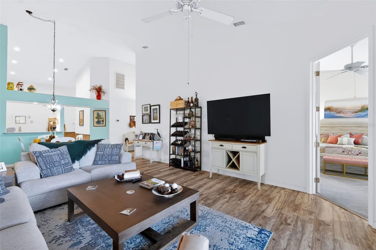666 Spring Lake Circle, Tarpon Springs, FL 34688 Photo