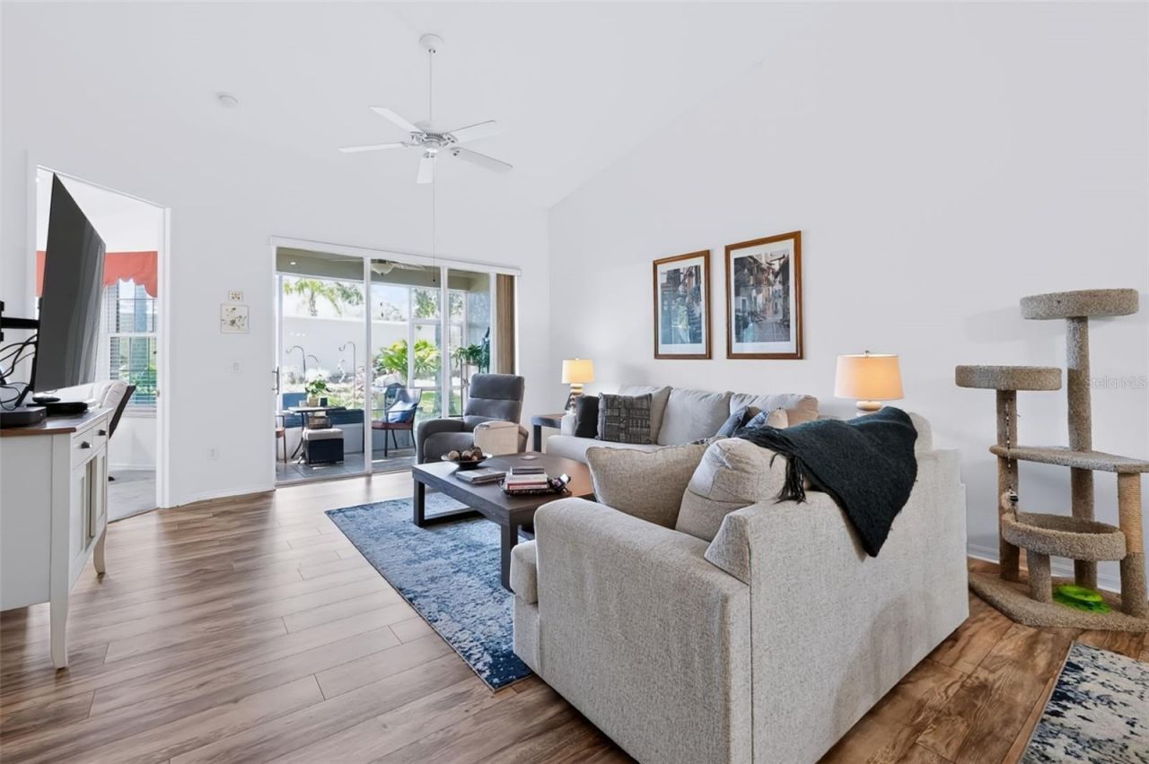 666 Spring Lake Circle, Tarpon Springs, FL 34688 Photo