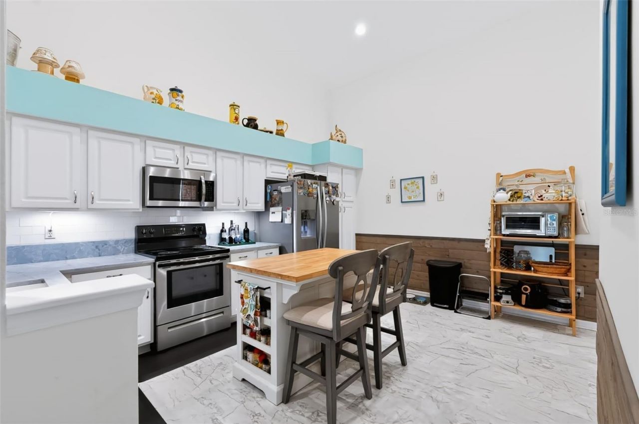 666 Spring Lake Circle, Tarpon Springs, FL 34688 Photo