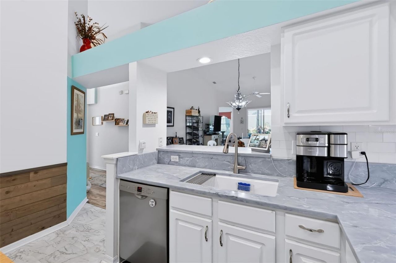 666 Spring Lake Circle, Tarpon Springs, FL 34688 Photo