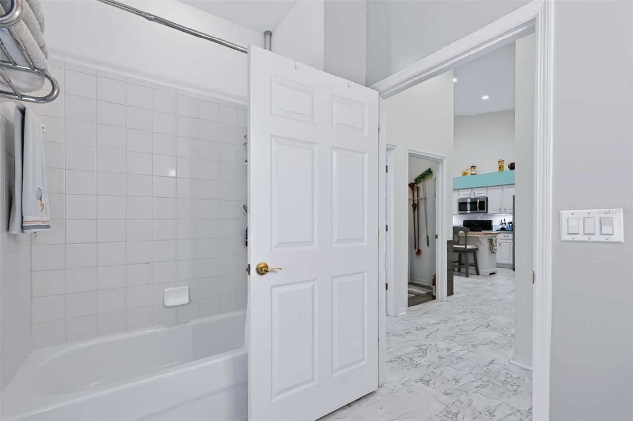 666 Spring Lake Circle, Tarpon Springs, FL 34688 Photo