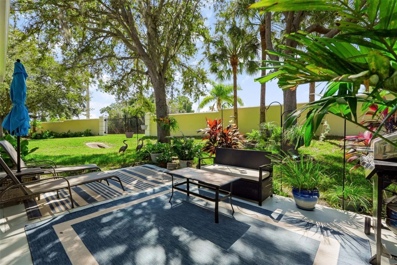 666 Spring Lake Circle, Tarpon Springs, FL 34688 Photo