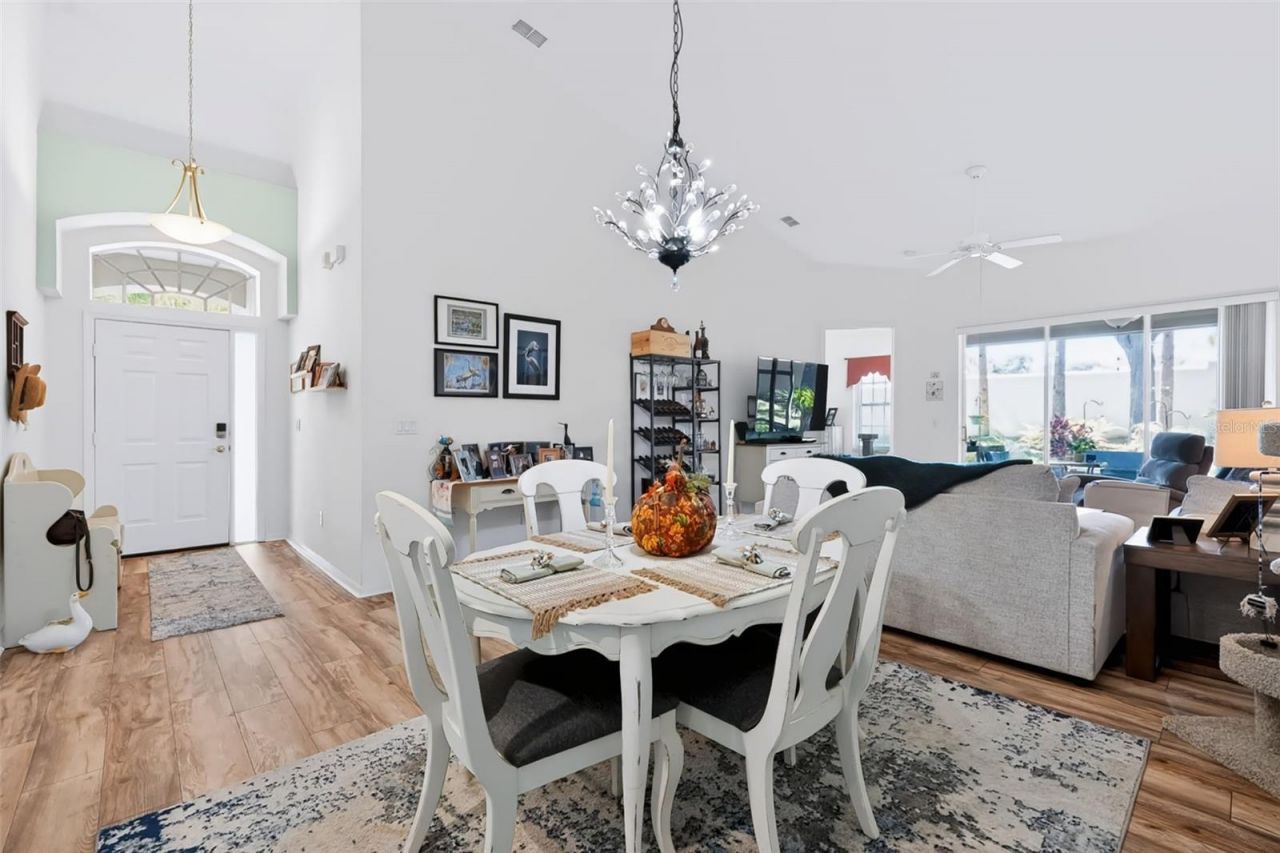 666 Spring Lake Circle, Tarpon Springs, FL 34688 Photo
