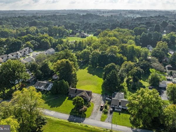 2460 HONEYSUCKLE LANE , LANCASTER, PA 17603