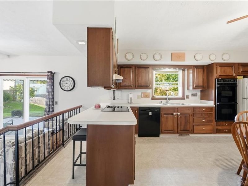 1347 Arrow Sheath Drive, West Carrollton, OH 45449 Photo 10