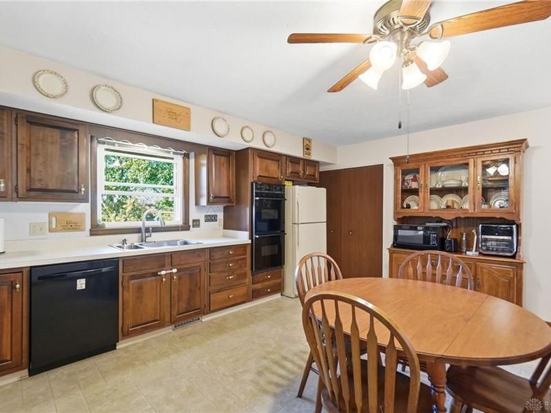 1347 Arrow Sheath Drive, West Carrollton, OH 45449 Photo 11