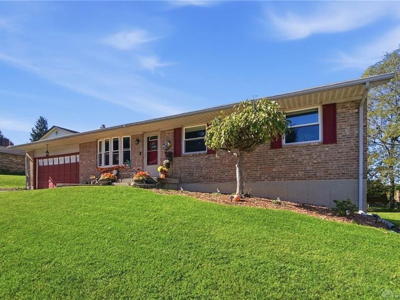 1347 Arrow Sheath Drive, West Carrollton, OH 45449 Photo 2