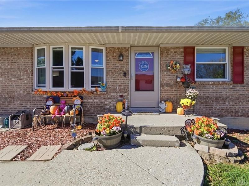 1347 Arrow Sheath Drive, West Carrollton, OH 45449 Photo 3
