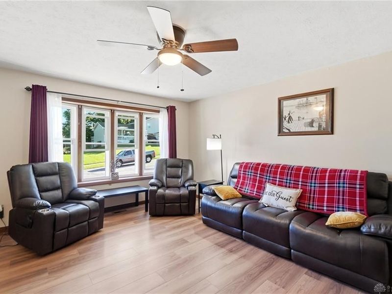 1347 Arrow Sheath Drive, West Carrollton, OH 45449 Photo 6