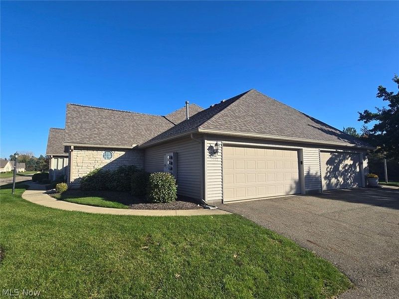 1425 Laurenbrook Lane NE, Massillon, OH 44646 Photo 4