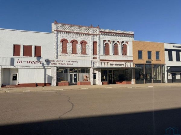 821-825 Central Ave, Hawarden, IA 51023