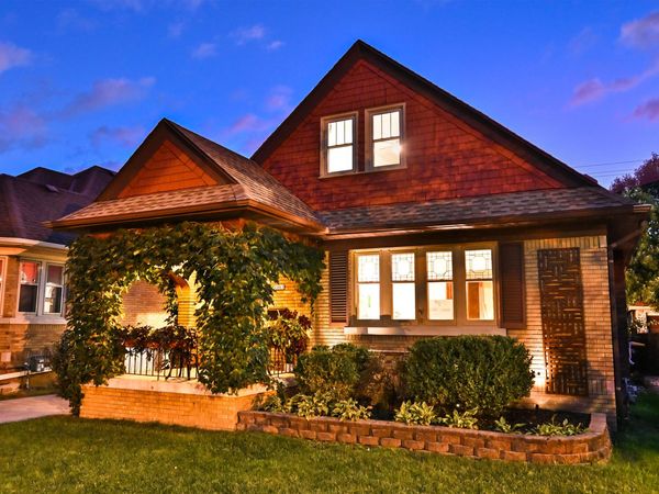 2461 N 60th St, Wauwatosa, WI 53210