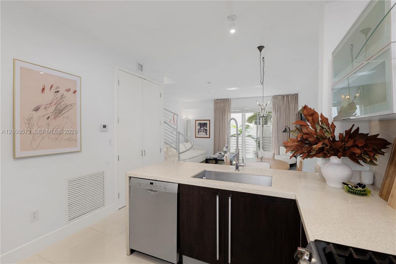928 Pennsylvania Ave, Unit 5, Miami Beach, FL 33139 Photo