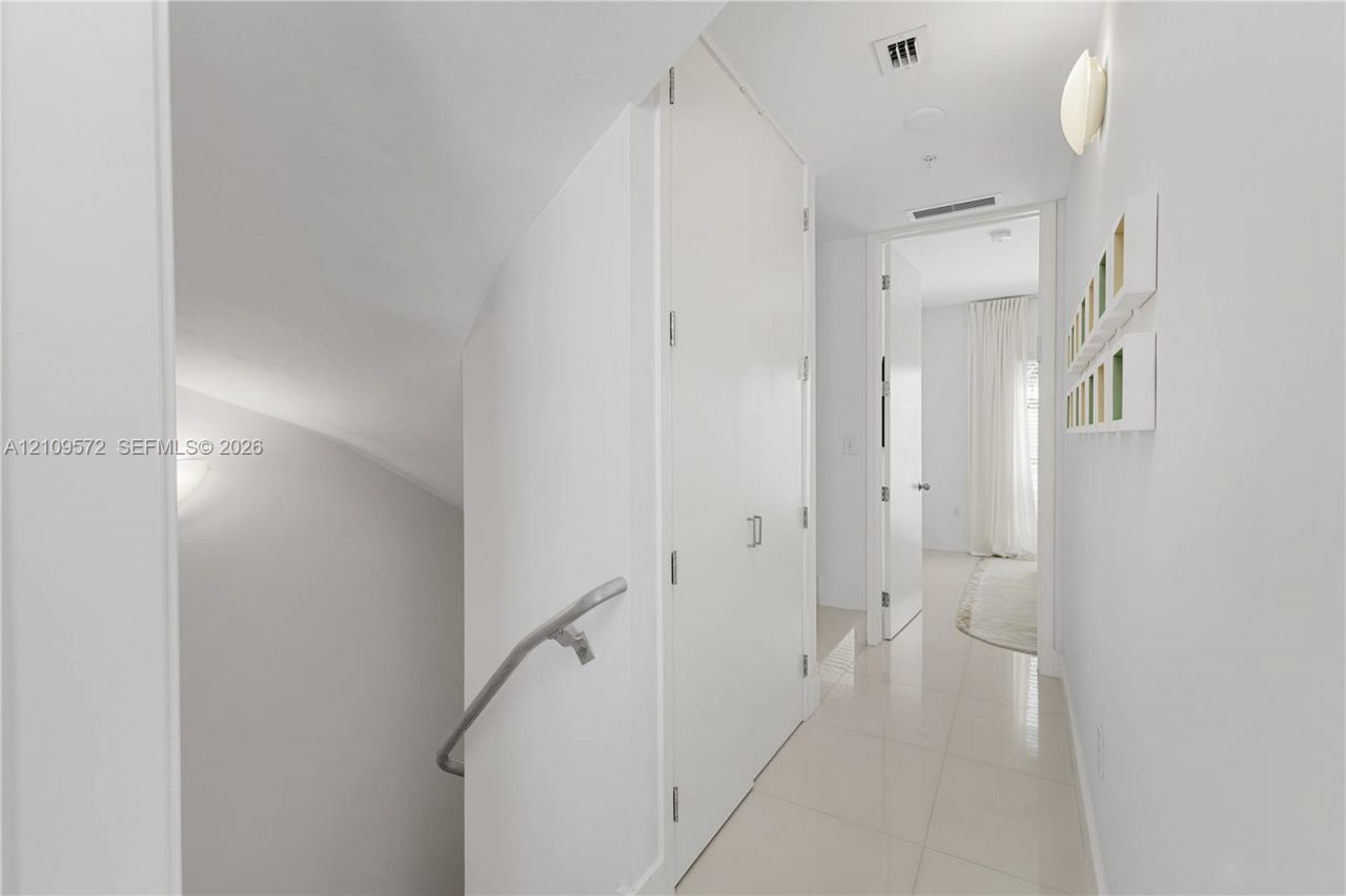 928 Pennsylvania Ave, Unit 5, Miami Beach, FL 33139 Photo