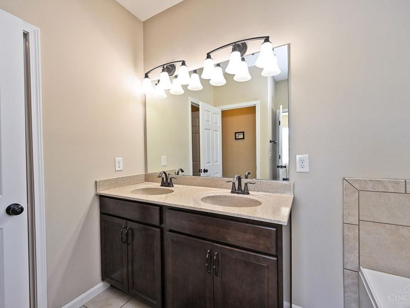 975 London Court, Union Township, OH 45245 Photo 26