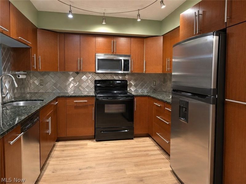 22946 Mastick Road, Unit 203, Fairview Park, OH 44126 Photo 4