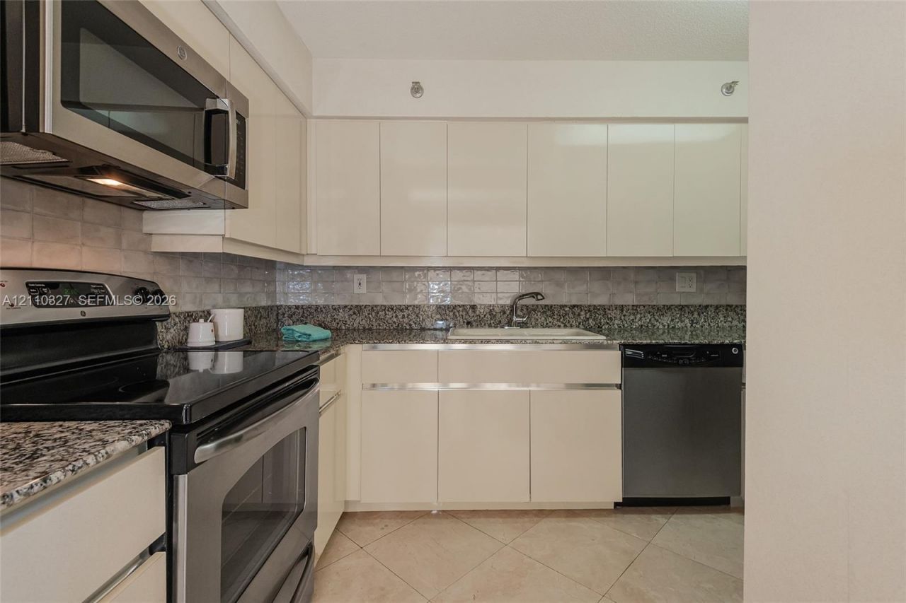 5757 Collins Ave , Unit 1005, Miami Beach, FL 33140 Photo