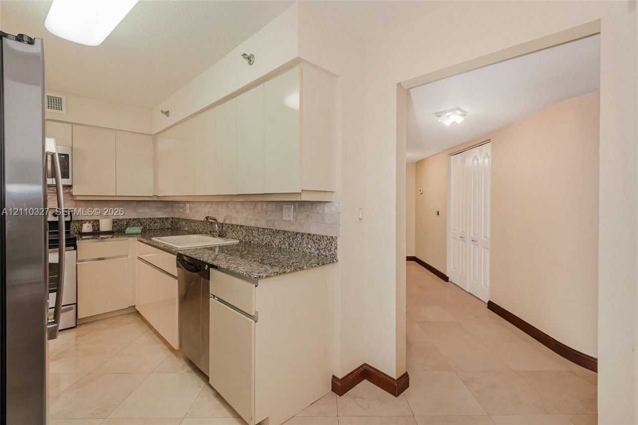 5757 Collins Ave , Unit 1005, Miami Beach, FL 33140 Photo