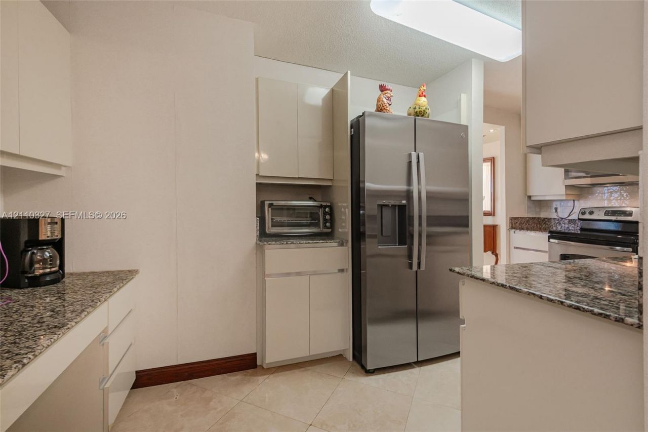 5757 Collins Ave , Unit 1005, Miami Beach, FL 33140 Photo