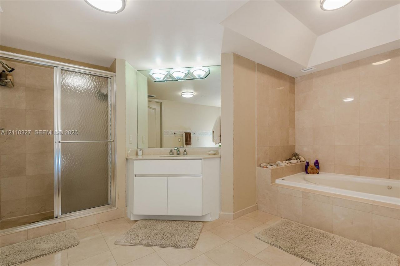 5757 Collins Ave , Unit 1005, Miami Beach, FL 33140 Photo
