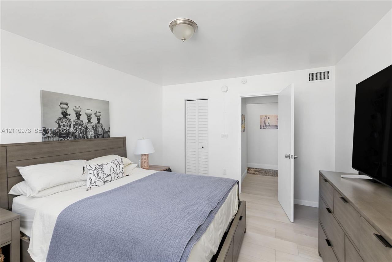 720 Collins Ave , Unit 704, Miami Beach, FL 33139 Photo