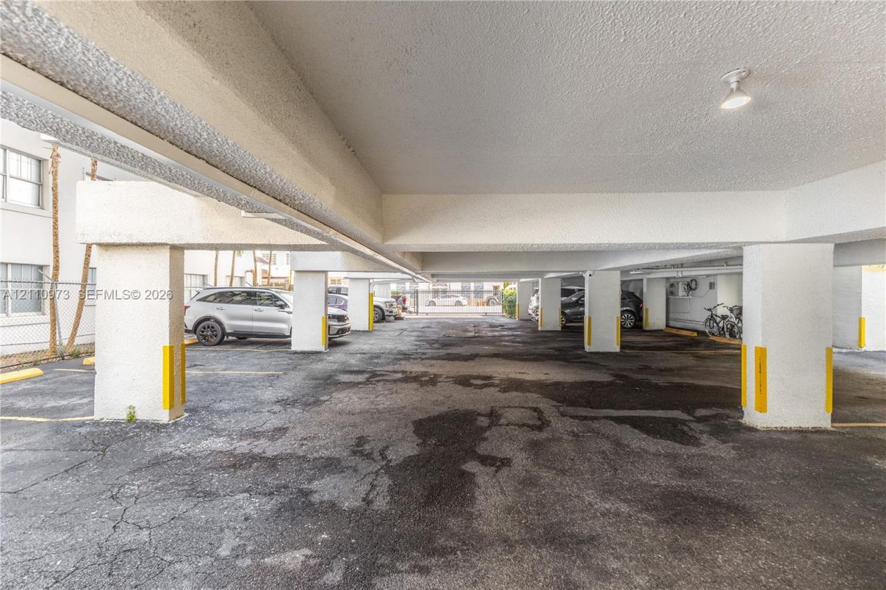720 Collins Ave , Unit 704, Miami Beach, FL 33139 Photo