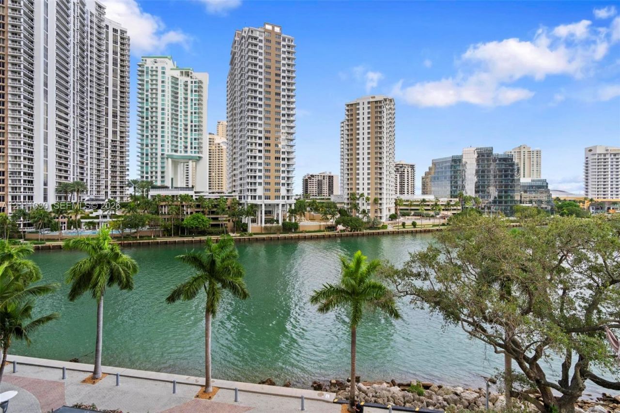495 Brickell Ave , Unit 501, Miami, FL 33131 Photo