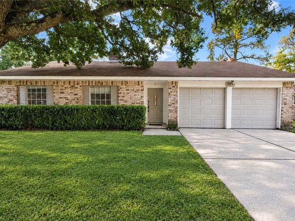 206 W QUEENS Drive , Slidell, LA 70458