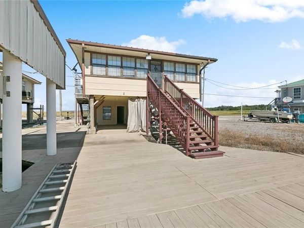 301 MARTIN Lane , Port Sulphur, LA 70083