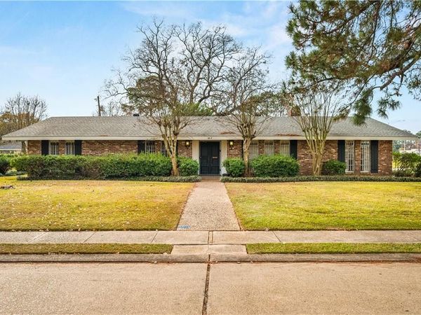 202 SWEETBRIAR Drive , Alexandria, LA 71303