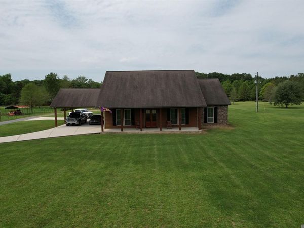 312 LEMON B RD , Slaughter, LA 70777