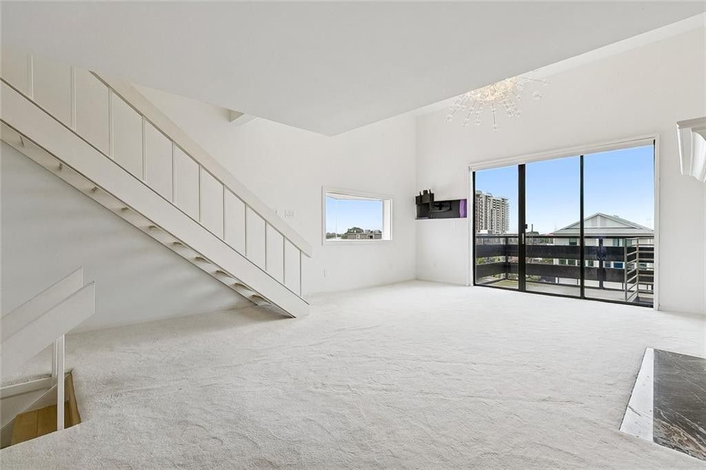 7300 LAKESHORE Drive New Orleans, LA 70124