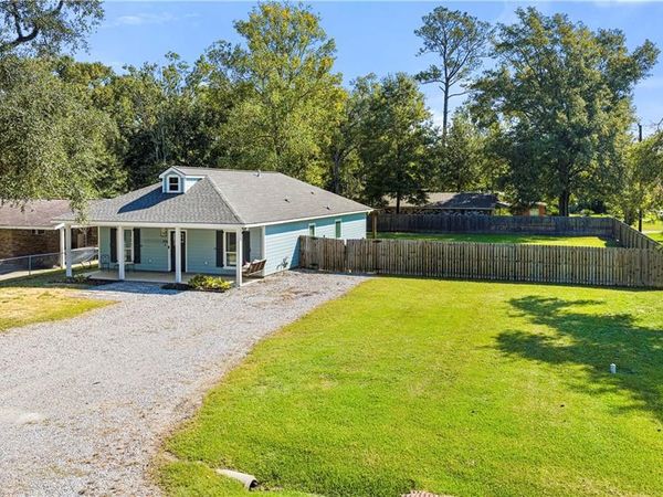 210 N 2ND Street , Ponchatoula, LA 70454