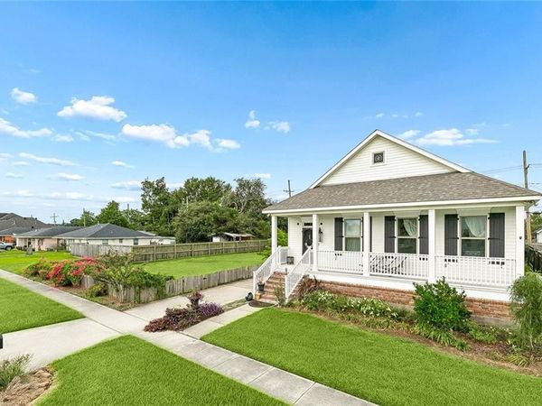 1324 PERRIN Drive , Arabi, LA 70032